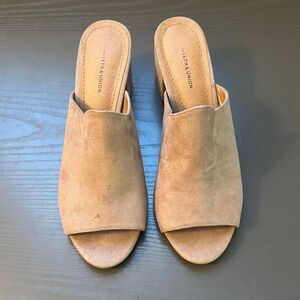 14th and Union Tan Women's Suede Mules, Sandals, slides Size 6 NWT